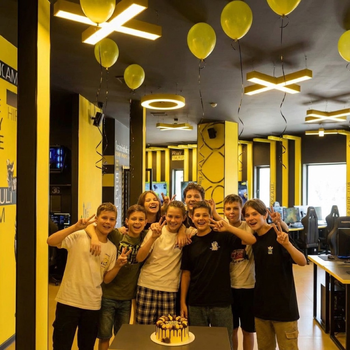 Счастливые гости на празднике